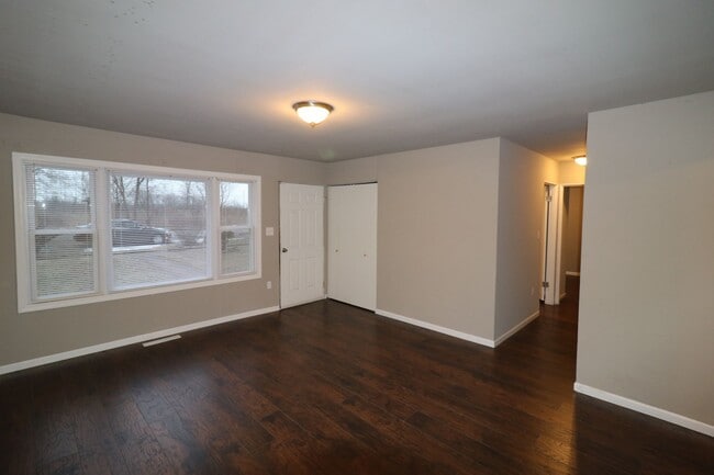 Building Photo - 3 Bedroom Close to Highway - Section 8 Welcomed