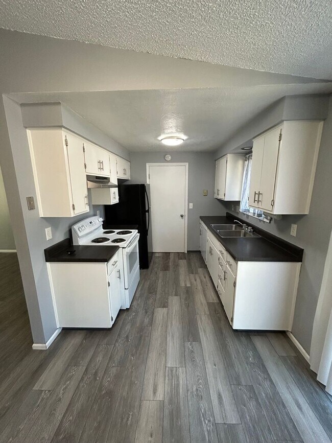 Foto del edificio - 24783 Parkside Dr