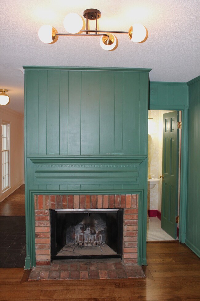 Building Photo - 1589 York Ave