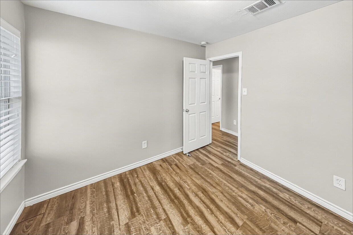 Building Photo - 13319 Ambrosa Dr