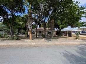 Building Photo - 16 Upas Ave