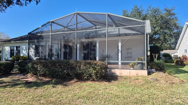 Building Photo - 25316 Crestwater Dr