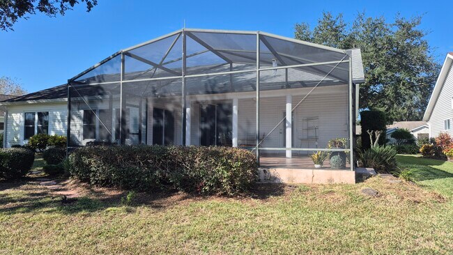 Foto del edificio - 25316 Crestwater Dr