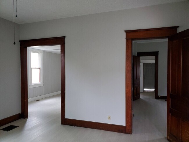 Building Photo - 869 S Tompkins St