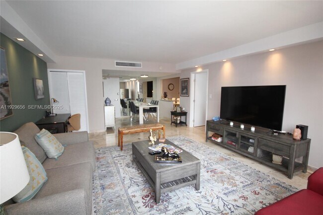 Building Photo - 5161 Collins Ave