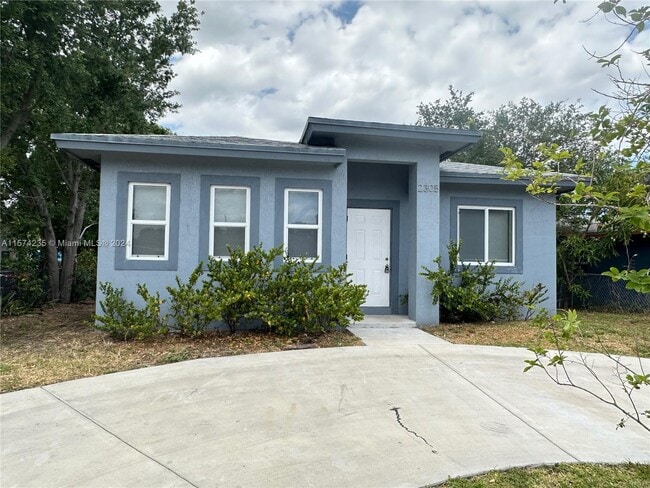 Building Photo - 2305 NW 6th Pl