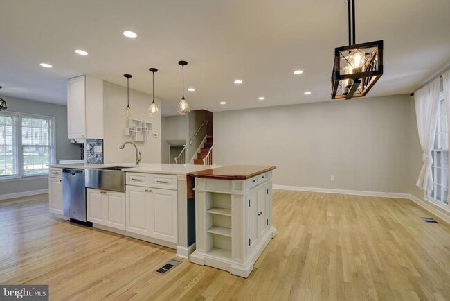 Building Photo - 8521 Tysons Ct