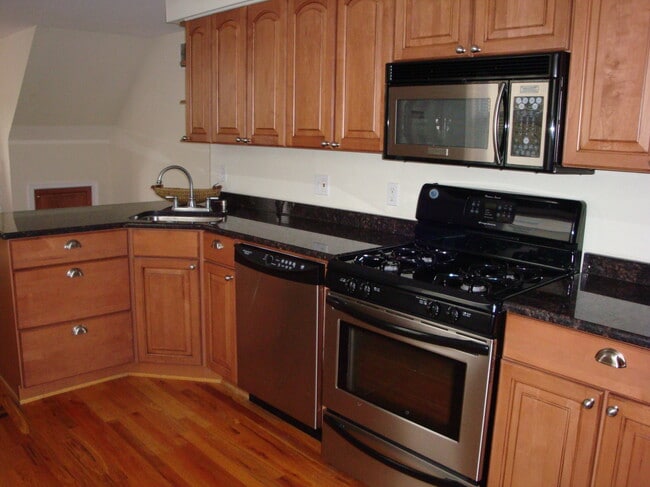 Building Photo - 2521 Foster Ave