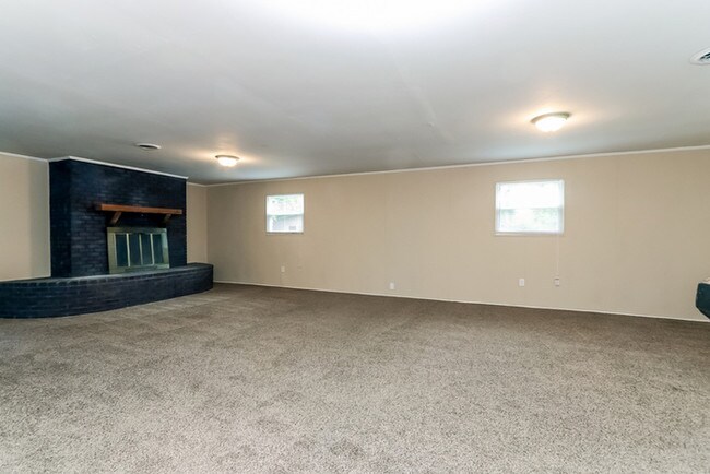 Building Photo - Another Great Conrex Home!