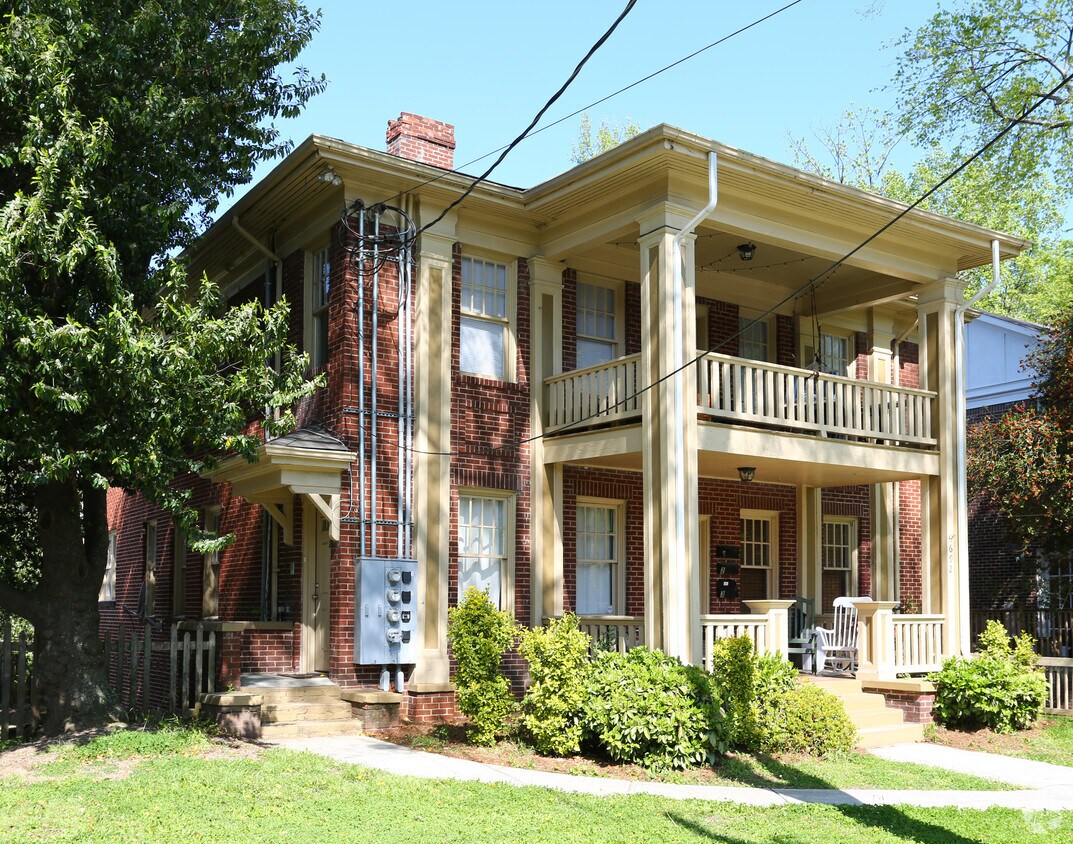 Primary Photo - 692 Penn Ave NE