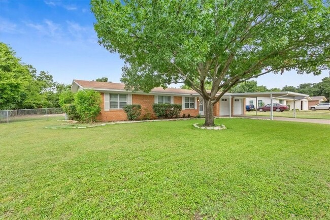 Building Photo - 316 Cranbrook Dr
