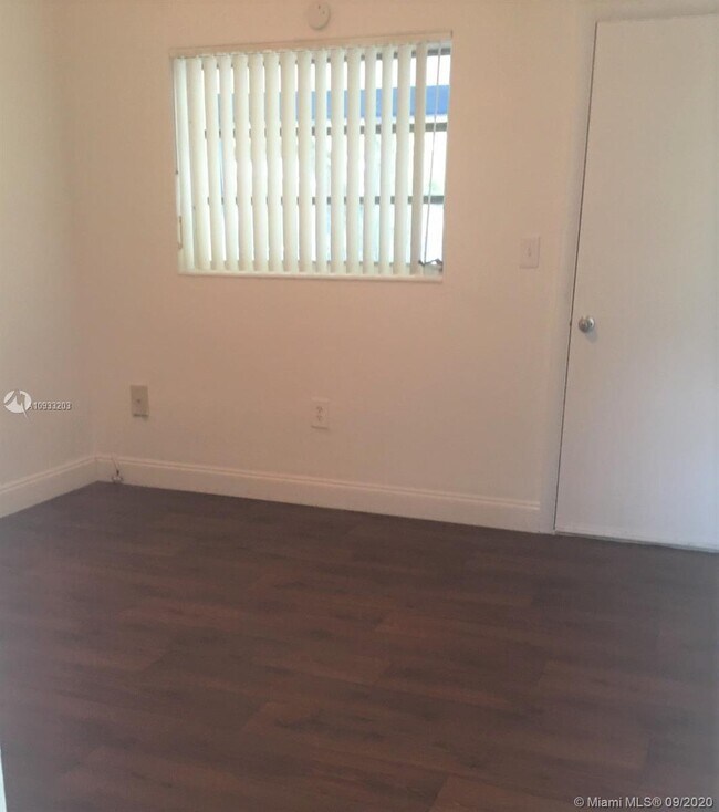 Foto del edificio - 8200-8390 SW 65th Ave