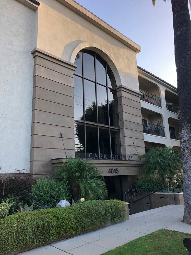 Bienvenido a casa - 4045 E 3rd St