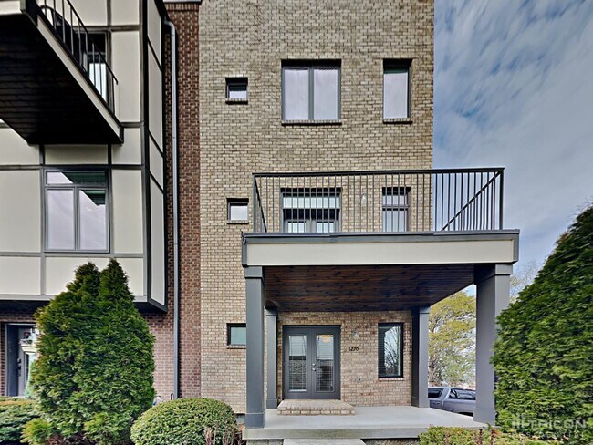 Foto del edificio - 1220 Hillwood Private Cove