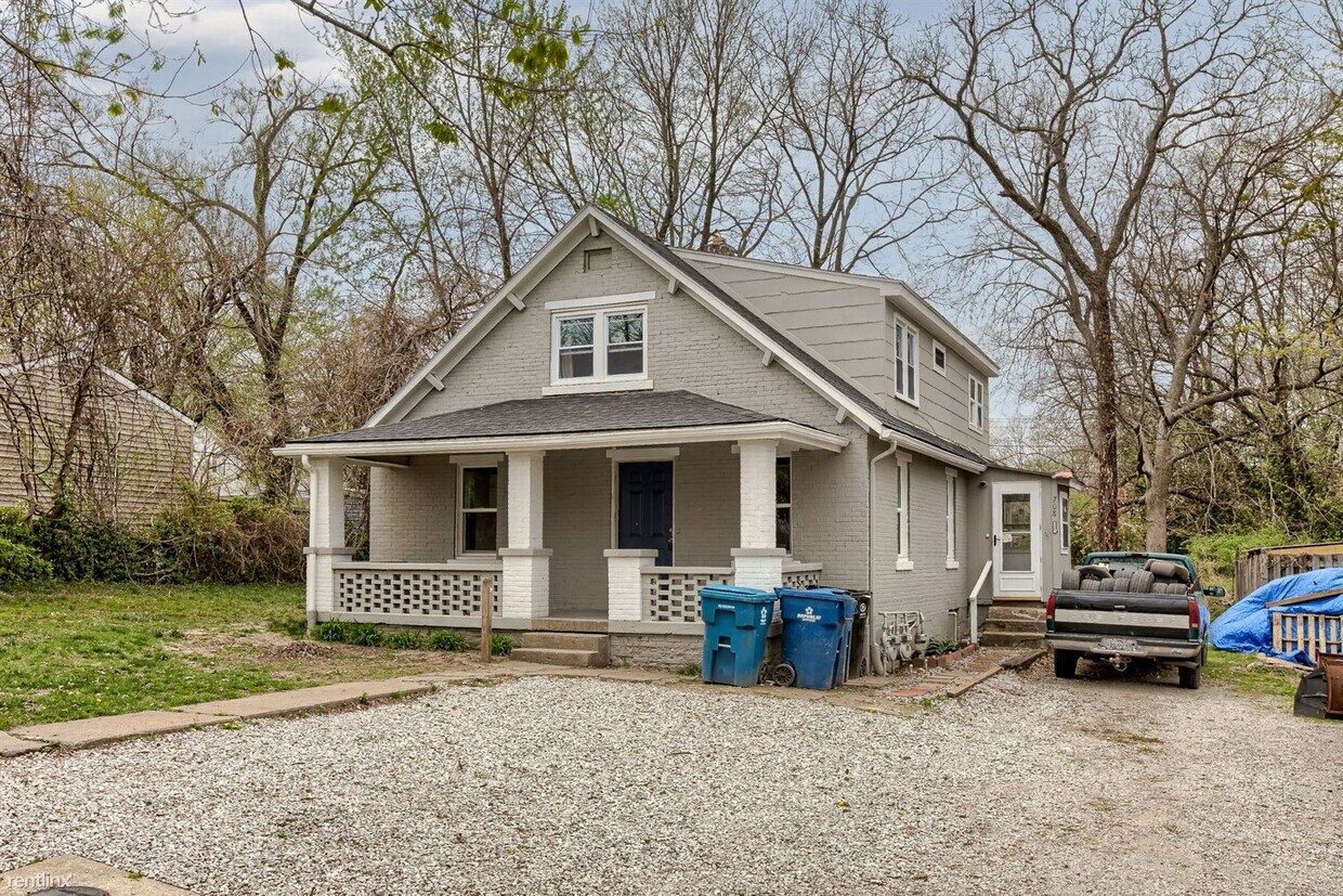 Primary Photo - 1 br, 1 bath Triplex - 708 South Logan Ave...