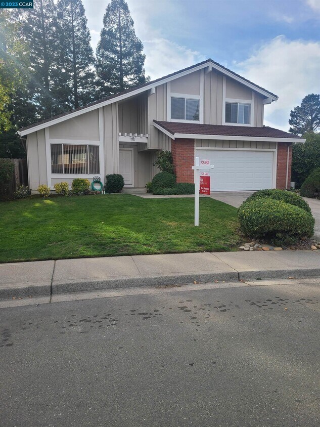 Primary Photo - 498 Santander Dr