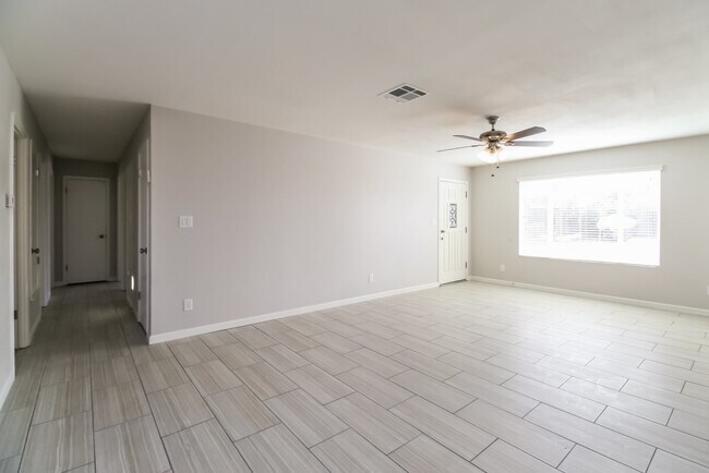 Foto del edificio - 1530 E Broadmor Dr
