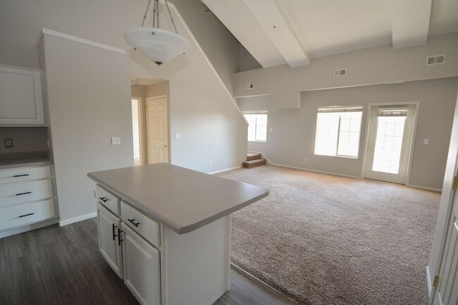 Building Photo - Great Willows loft-style condo w/oversize ...