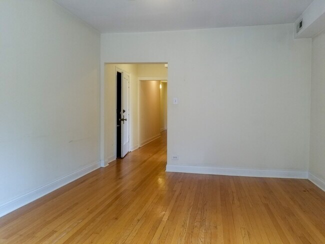 Foto del edificio - 2200 W Foster Ave