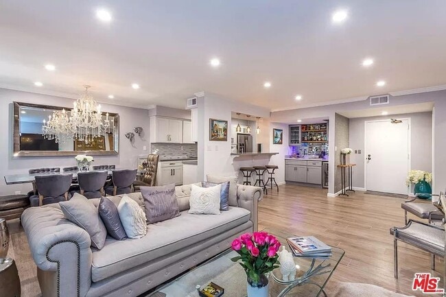 Building Photo - 1221 Kings Rd