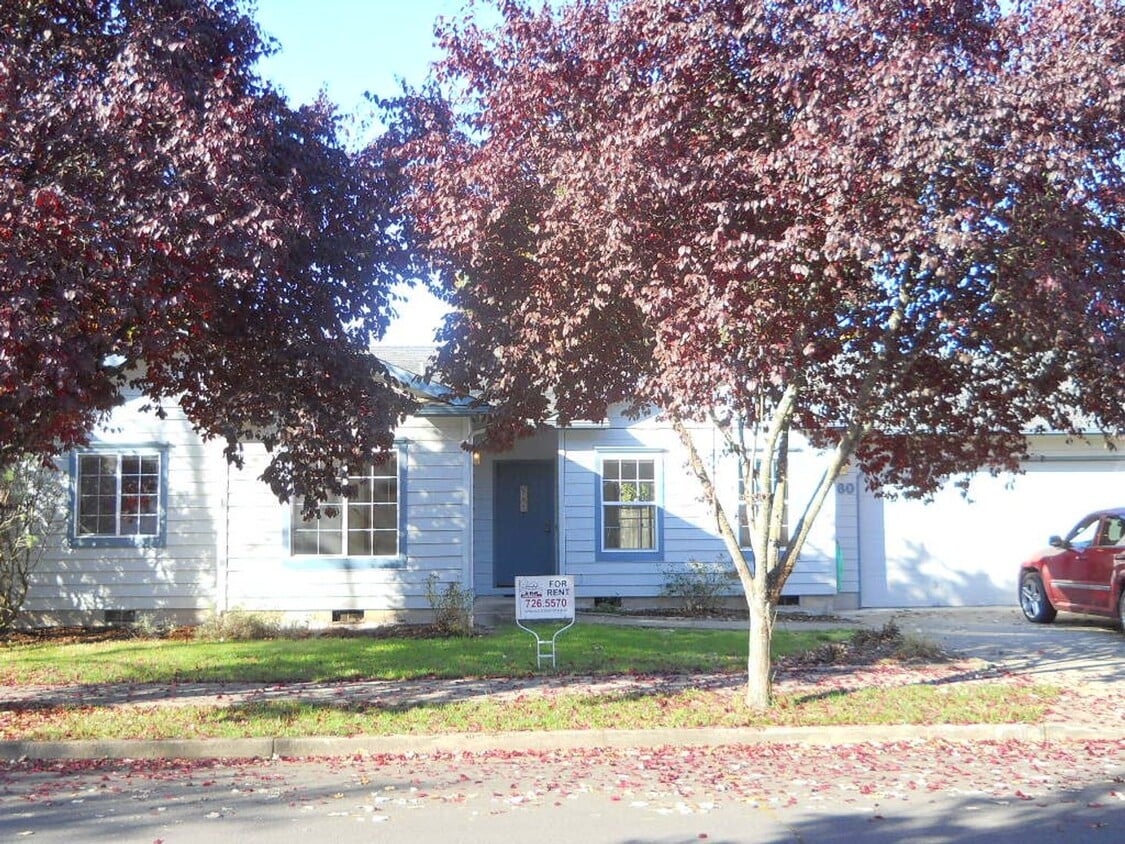 Primary Photo - New paint & fencing
