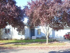 Building Photo - 560 67th Pl