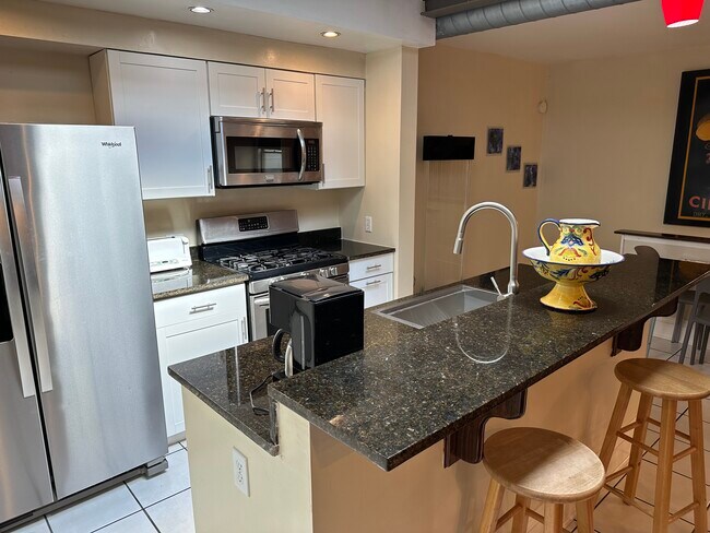 Foto del edificio - 3 W Hollister St