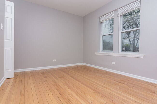Foto del edificio - 1139 E 79th Pl