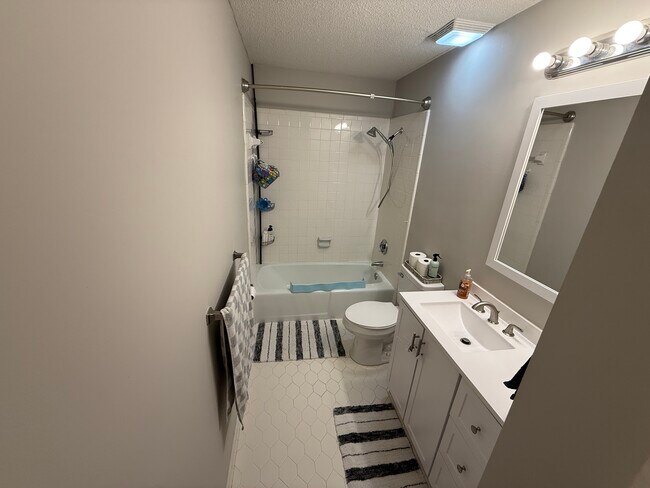 Foto del edificio - 117 Crossbrook Dr