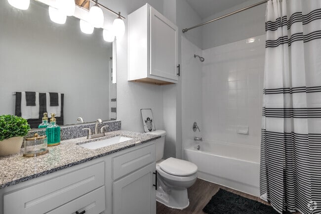 3BR, 3BA - 1,182SF - 1st Bathroom - Villagio - New