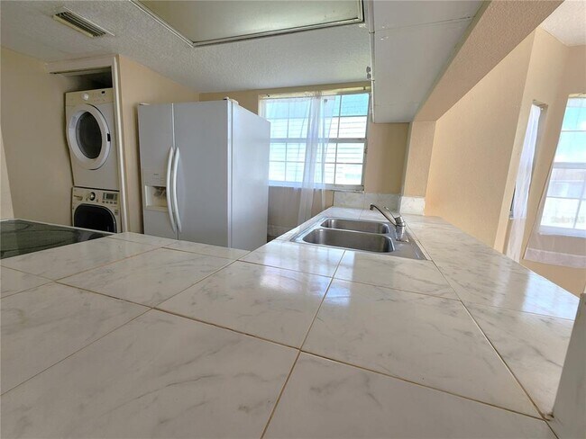 Building Photo - 433 Orchid Dr