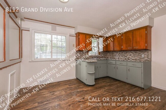 Foto del edificio - 8112 Grand Division Ave