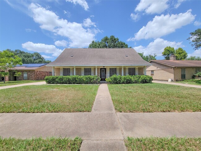 Foto del edificio - 16614 Cairnway Dr