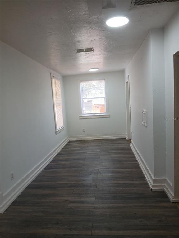 Foto del edificio - 342 E Tillman Ave