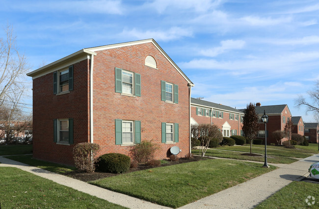 Building Photo - Somerset Square Condominiums