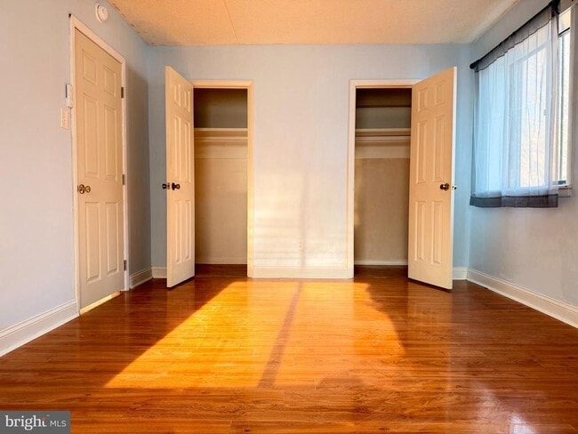 Building Photo - 1307 Valley Dr