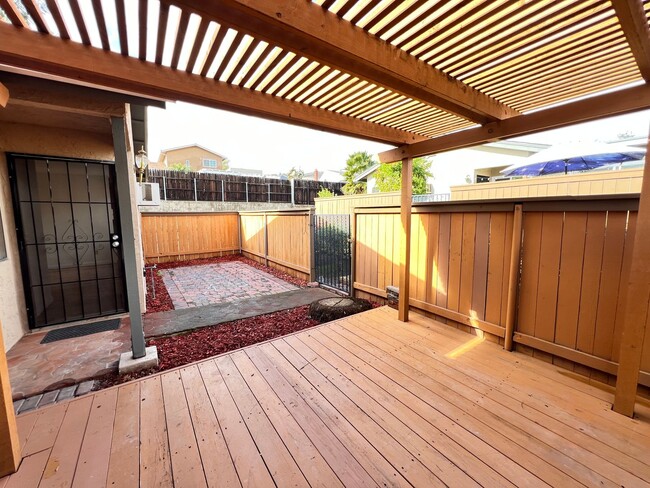Building Photo - Charming Single Story Condo in Santee for ...