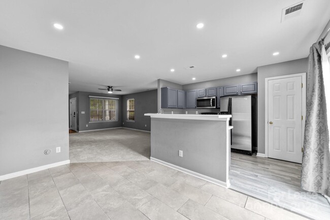 Foto del edificio - 17562 Caldwell Track Dr