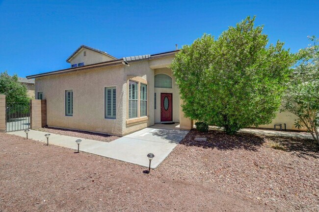 Foto del edificio - STUNNING 4 Bedroom, 2 Story Home featuring...