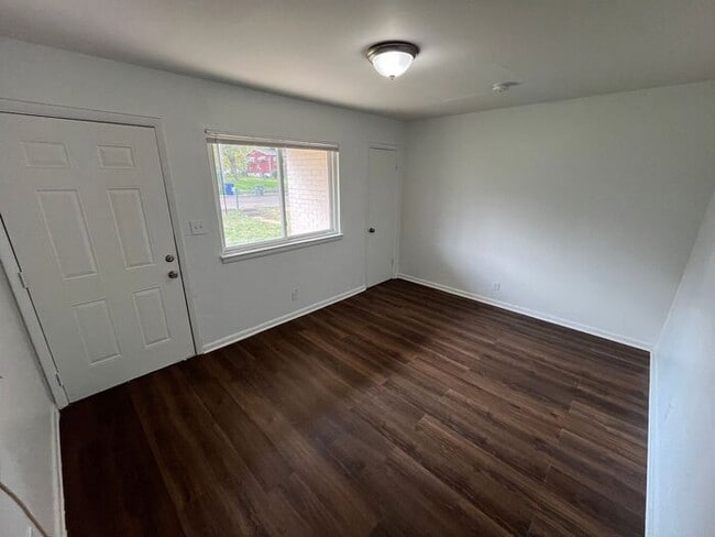Building Photo - Charming 3-Bedroom Duplex Near CHI Memoria...