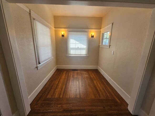Foto del edificio - Beautiful Spacious 2 Bedroom Home w/ Updat...