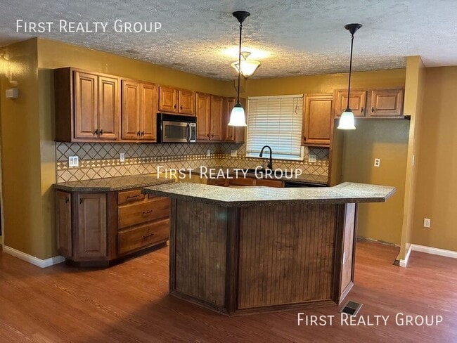 Building Photo - 37 W Lytle-Five Points Rd