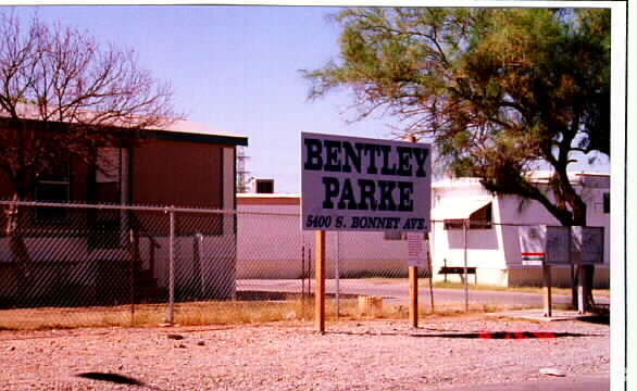 Building Photo - Bentley Parke
