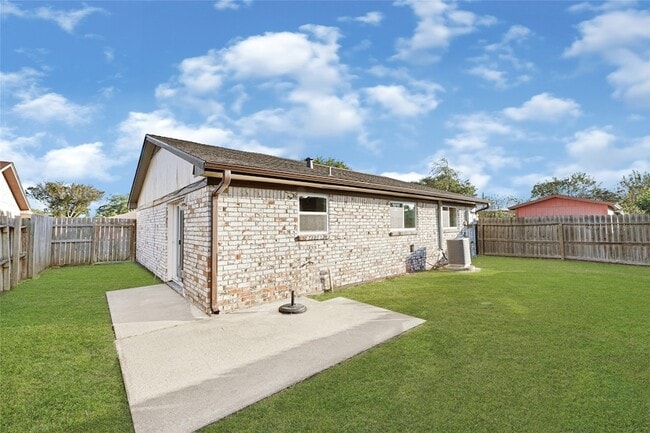 Building Photo - 1803 Flamingo Dr