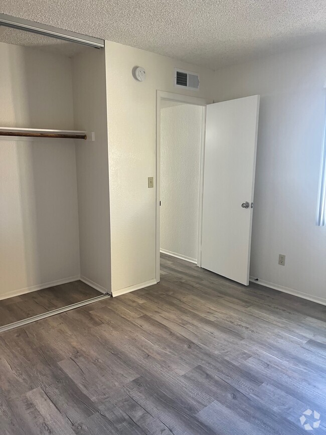 Building Photo - 8257 W Santa Cruz Blvd