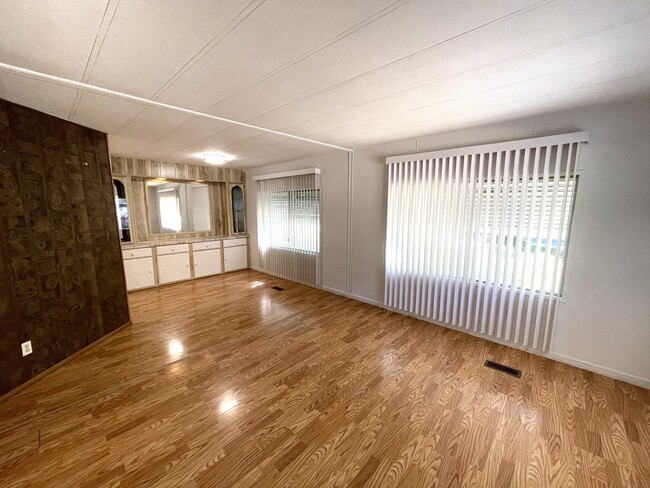 Building Photo - 9390 Lott Rd