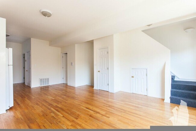 Foto del edificio - 2439 N Ashland Ave