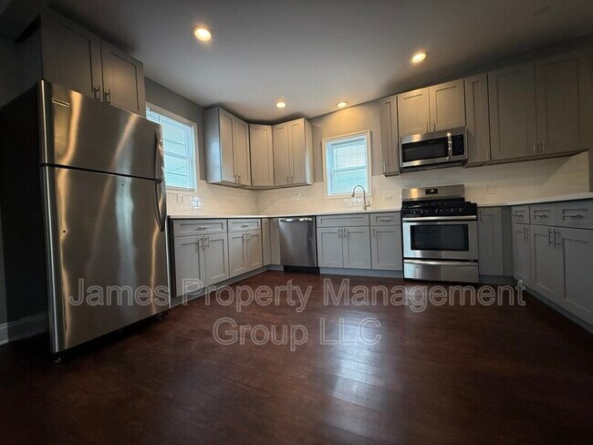 Foto del edificio - 1232 N Hamlin Ave