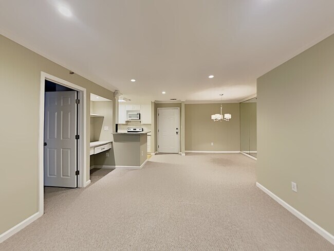 Building Photo - 1217 Highland Bluff Dr S E