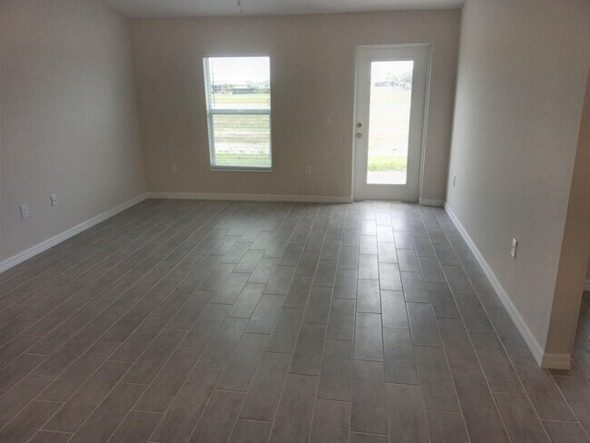 Foto del edificio - 1212 NW 16th Terrace